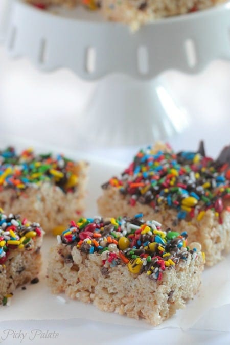 Funfetti arroz Krispie trata celebração 